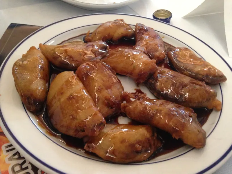 Ración de berenjenas fritas con miel de caña