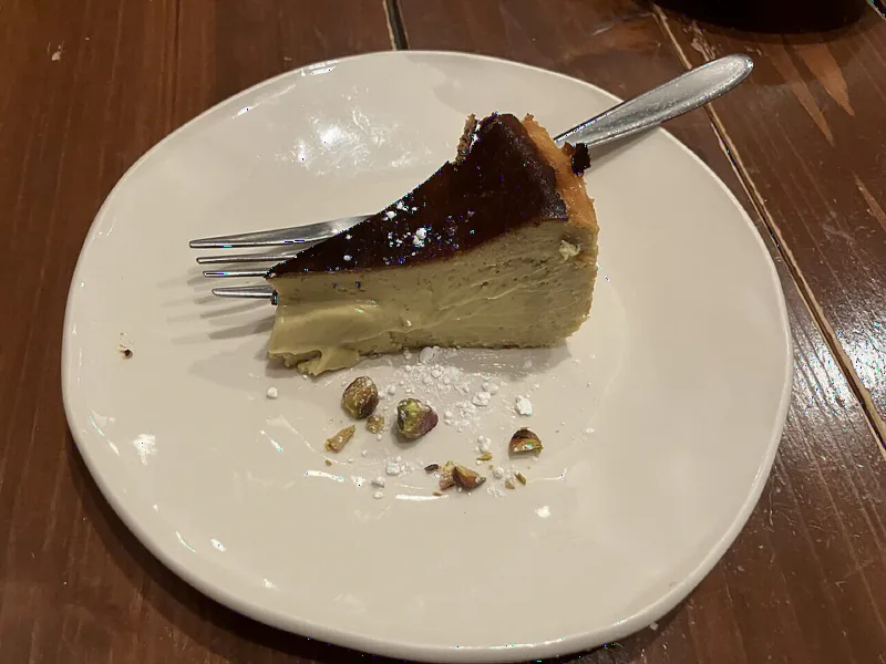 Creamy cheesecake with pistachio